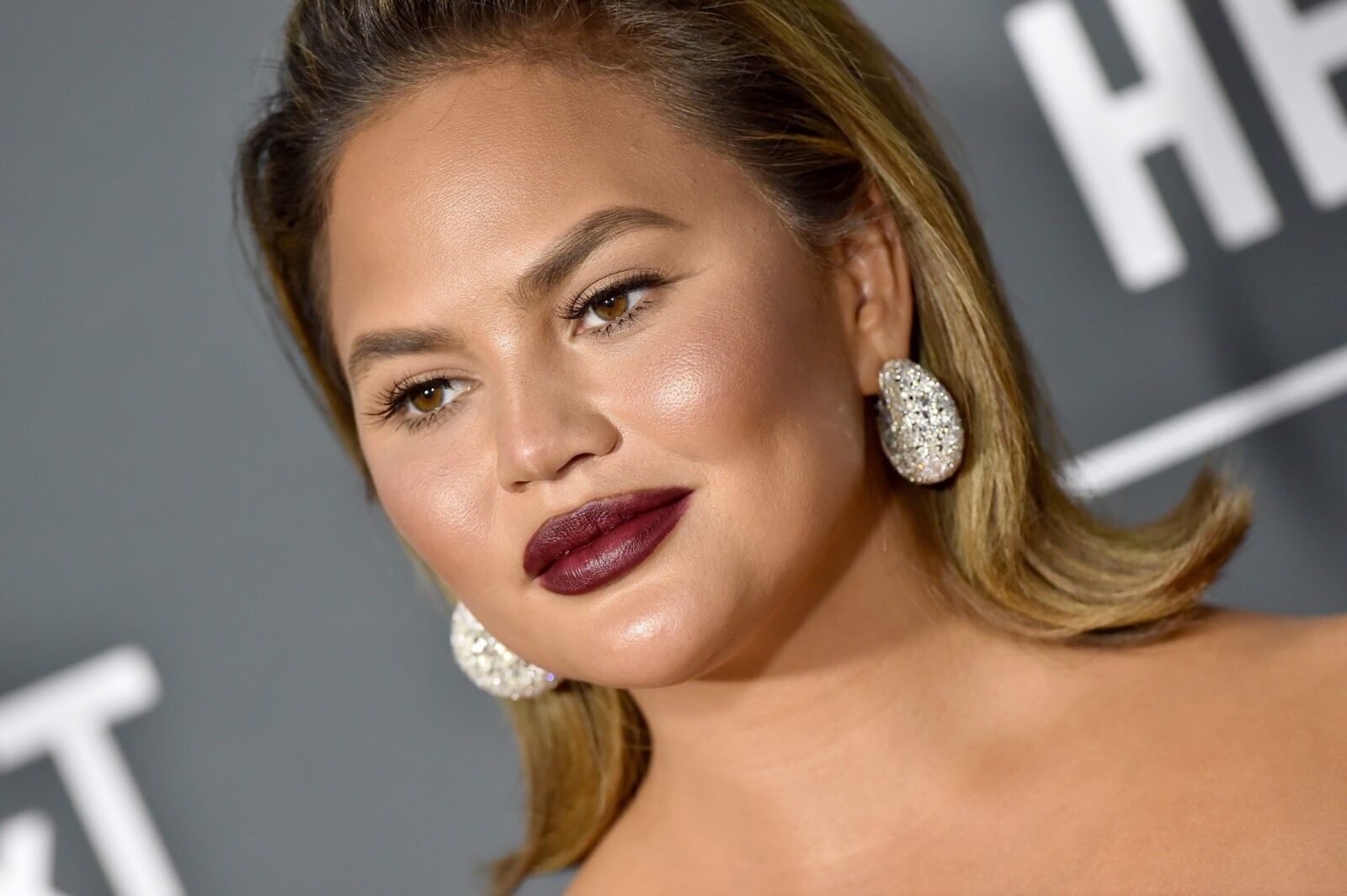 Chrissy Teigen New Haircut 2021