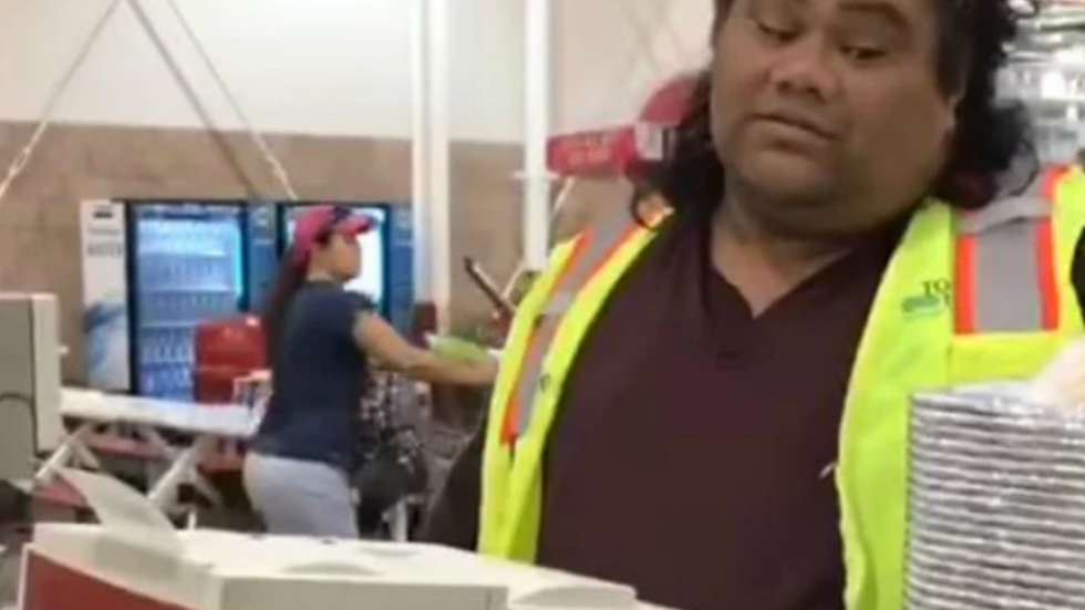 Little Girls Mistake Costco Cashier for Their Favorite “Moana ...