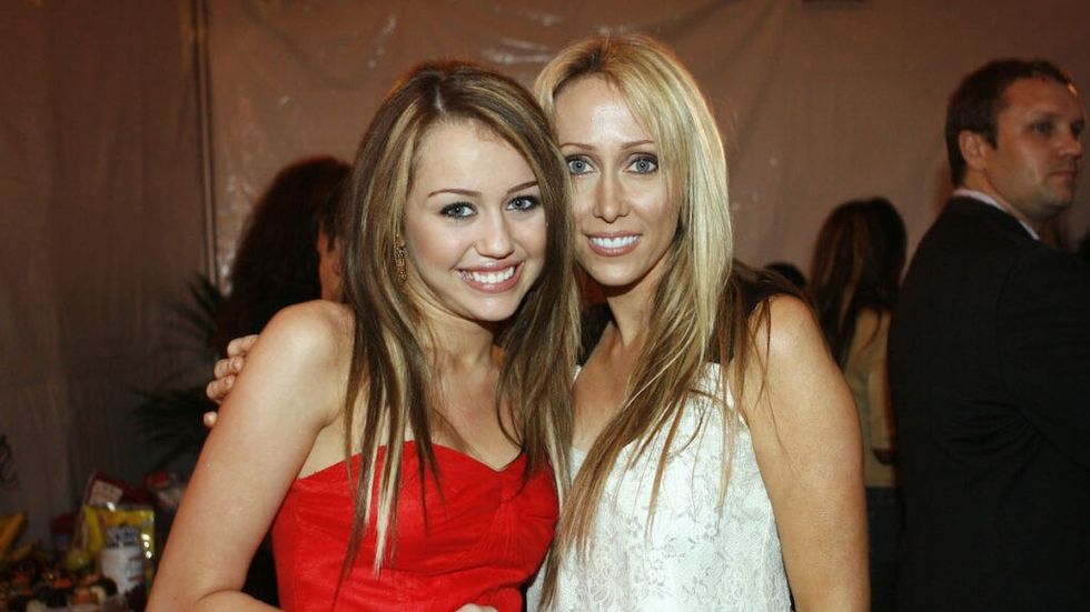 The Truth Behind Miley Cyrus Relationship With Her Mom Tish 9161