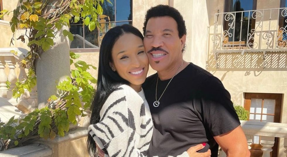 Lionel Richie and his girlfriend hugging.