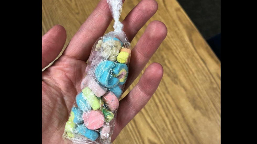 poor-student-surprises-teacher-with-lucky-charms-marshmallows-as-a